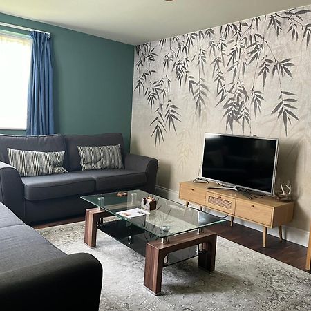 Comfortable Two Bedroom Modern Apartment 런던 외부 사진