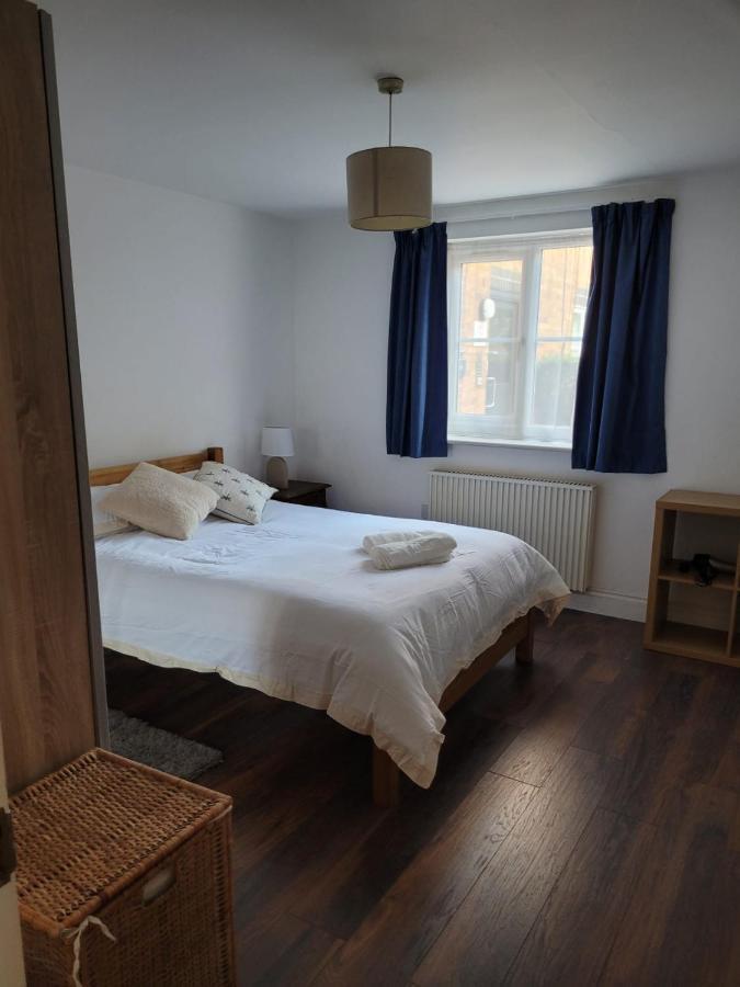 Comfortable Two Bedroom Modern Apartment 런던 외부 사진