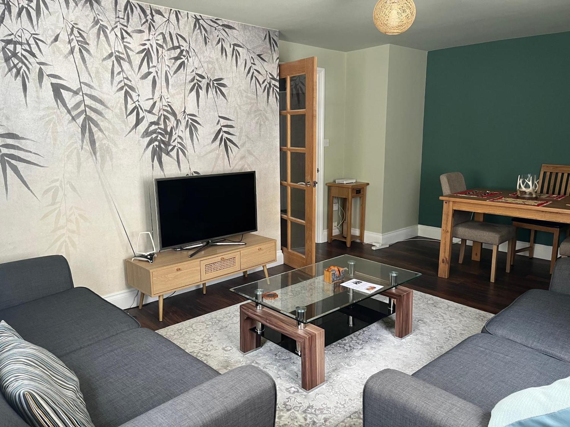 Comfortable Two Bedroom Modern Apartment 런던 외부 사진
