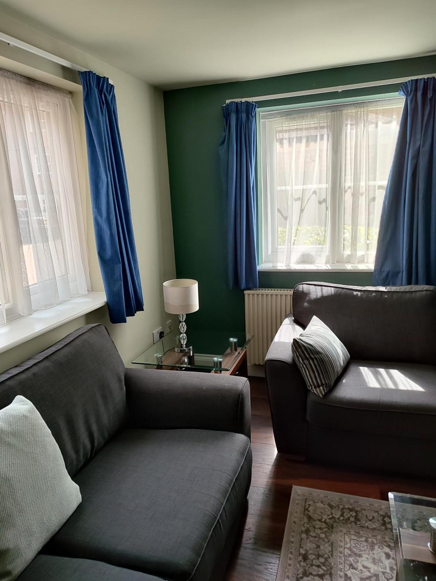 Comfortable Two Bedroom Modern Apartment 런던 외부 사진